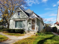 Pre-foreclosure in  N 55TH ST Milwaukee, WI 53216