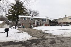 Pre-foreclosure in  EVEREST RD Lombard, IL 60148