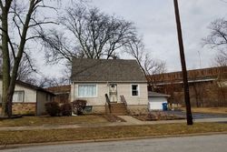Pre-foreclosure in  ABBOTTSFORD RD Midlothian, IL 60445