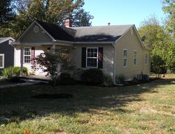 Pre-foreclosure in  BROWN AVE Shelbyville, KY 40065