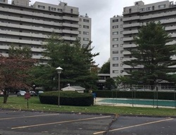 Pre-foreclosure in  PARK AVE UNIT 4B2 Bridgeport, CT 06604