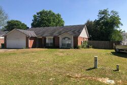 Pre-foreclosure in  GERONIMO DR Crestview, FL 32539