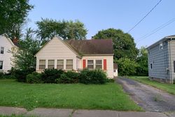 Pre-foreclosure Listing in MILES AVE FAIRPORT, NY 14450
