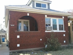 Pre-foreclosure in  S HONORE ST Chicago, IL 60620