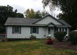 Pre-foreclosure Listing in W SARAH DR LAKE VILLA, IL 60046