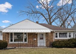 Pre-foreclosure Listing in GREEN ST STEGER, IL 60475