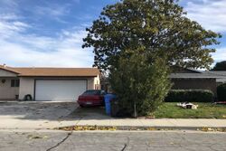Pre-foreclosure in  CAMINO LOBO Paso Robles, CA 93446