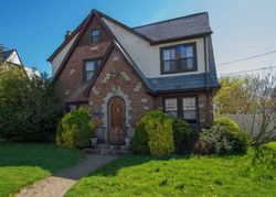 Pre-foreclosure Listing in JACKSON AVE SEAFORD, NY 11783