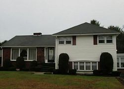 Pre-foreclosure in  QUADDICK TOWN FARM RD Thompson, CT 06277