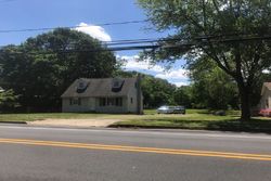 Pre-foreclosure in  TAYLORS LN Riverton, NJ 08077