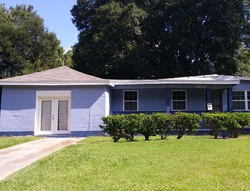 Pre-foreclosure in  LARKSPUR AVE Jacksonville, FL 32209