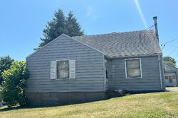 Pre-foreclosure in  COVE ST West Haven, CT 06516