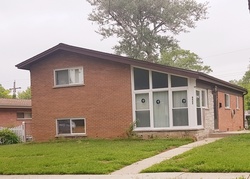 Pre-foreclosure in  W BRUCE DR Niles, IL 60714