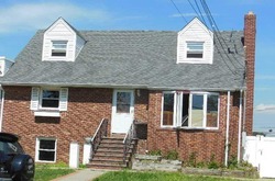 Pre-foreclosure Listing in BROADWAY ISLAND PARK, NY 11558