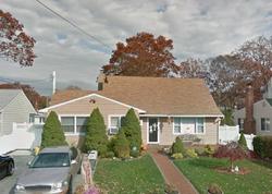 Pre-foreclosure Listing in MAPLE ST MASSAPEQUA PARK, NY 11762