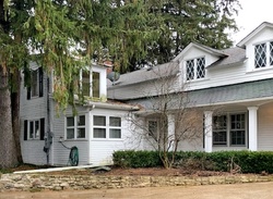 Pre-foreclosure in  N CHEVY CHASE RD Mundelein, IL 60060