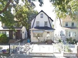 Pre-foreclosure Listing in 198TH ST SAINT ALBANS, NY 11412