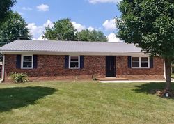 Pre-foreclosure in  LONGVIEW DR Nicholasville, KY 40356