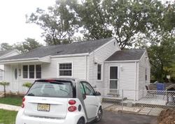 Pre-foreclosure Listing in MANTOLOKING RD BRICK, NJ 08723