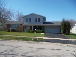 Pre-foreclosure in  HAMPSHIRE LN Bolingbrook, IL 60440