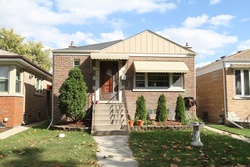 Pre-foreclosure Listing in HAINSWORTH AVE RIVERSIDE, IL 60546