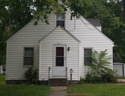Pre-foreclosure in  16TH ST Carlyle, IL 62231