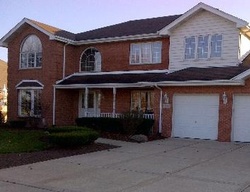 Pre-foreclosure in  MYRRH LN Frankfort, IL 60423
