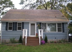 Pre-foreclosure in  SUNSET DR Shelton, CT 06484