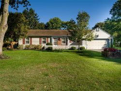 Pre-foreclosure Listing in BUTTERNUT DR PITTSFORD, NY 14534