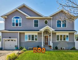 Pre-foreclosure Listing in SPRUCE ST HICKSVILLE, NY 11801