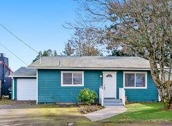 Pre-foreclosure in  SE 74TH AVE Portland, OR 97222