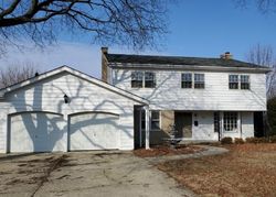 Pre-foreclosure in  KENILWORTH AVE Glen Ellyn, IL 60137