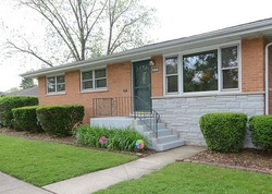 Pre-foreclosure in  HARDING AVE Midlothian, IL 60445