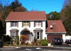 Pre-foreclosure Listing in MICHAEL CT ROSLYN, NY 11576