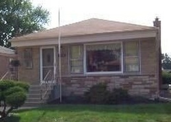 Pre-foreclosure in  S SAGINAW AVE Chicago, IL 60633