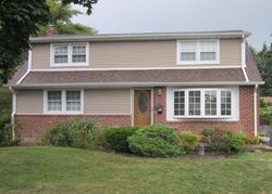 Pre-foreclosure Listing in PARK CIR W NEW HYDE PARK, NY 11040