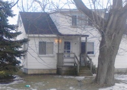 Pre-foreclosure in  N HARPER RD Waukegan, IL 60087