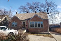 Pre-foreclosure in  S CUMBERLAND AVE Park Ridge, IL 60068