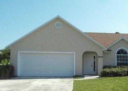 Pre-foreclosure in  SE SWEETBAY AVE Port Saint Lucie, FL 34983