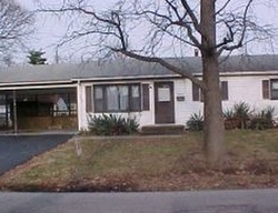 Pre-foreclosure in  RICHARD DR East Saint Louis, IL 62206