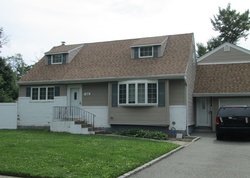 Pre-foreclosure Listing in TANGLE LN WANTAGH, NY 11793