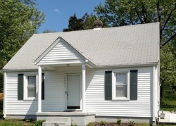 Pre-foreclosure in  TRIANGLE DR Louisville, KY 40214