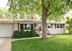 Pre-foreclosure Listing in PARK AVE CARY, IL 60013