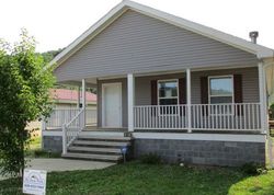 Pre-foreclosure Listing in BEVINS ST PRESTONSBURG, KY 41653