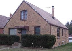 Pre-foreclosure in  W LISBON AVE Milwaukee, WI 53222