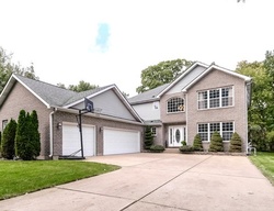 Pre-foreclosure in  HARPER AVE Gurnee, IL 60031