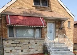 Pre-foreclosure in  W COLUMBUS AVE Chicago, IL 60652