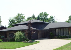 Pre-foreclosure in  INGLESIDE AVE South Holland, IL 60473