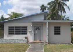 Pre-foreclosure in  ESPLANADE DR Miami, FL 33166
