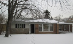 Pre-foreclosure in  PARK AVE Lansing, IL 60438